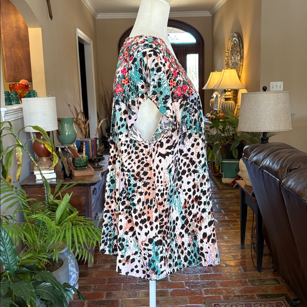 Savanna Janes animal print and embroidered yoke top size 3X - Picture 7 of 11